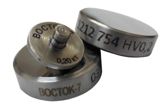 Наконечник алмазный тип НПМ для микротвердомеров ПМТ-3 и ПМТ-5 Наконечник алмазный тип НПМ для микротвердомеров ПМТ-3 и ПМТ-5