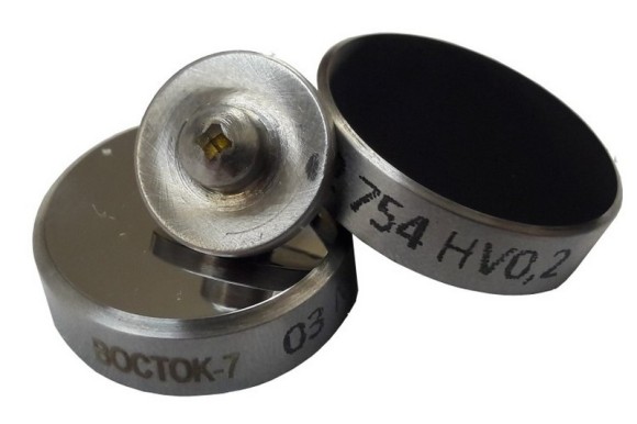 Наконечник алмазный тип НПМ для микротвердомеров ПМТ-3 и ПМТ-5 Наконечник алмазный тип НПМ для микротвердомеров ПМТ-3 и ПМТ-5