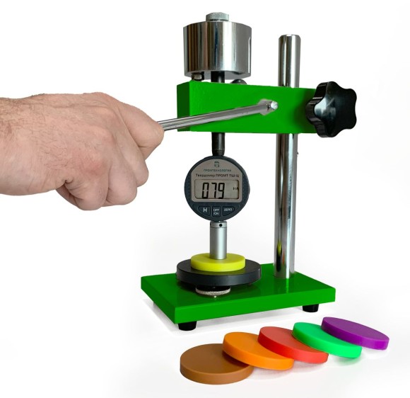 Твердомер резины по Шору NOVOTEST ТШ-Ц (цифровой) Твердомер резины по Шору NOVOTEST ТШ-Ц (цифровой)